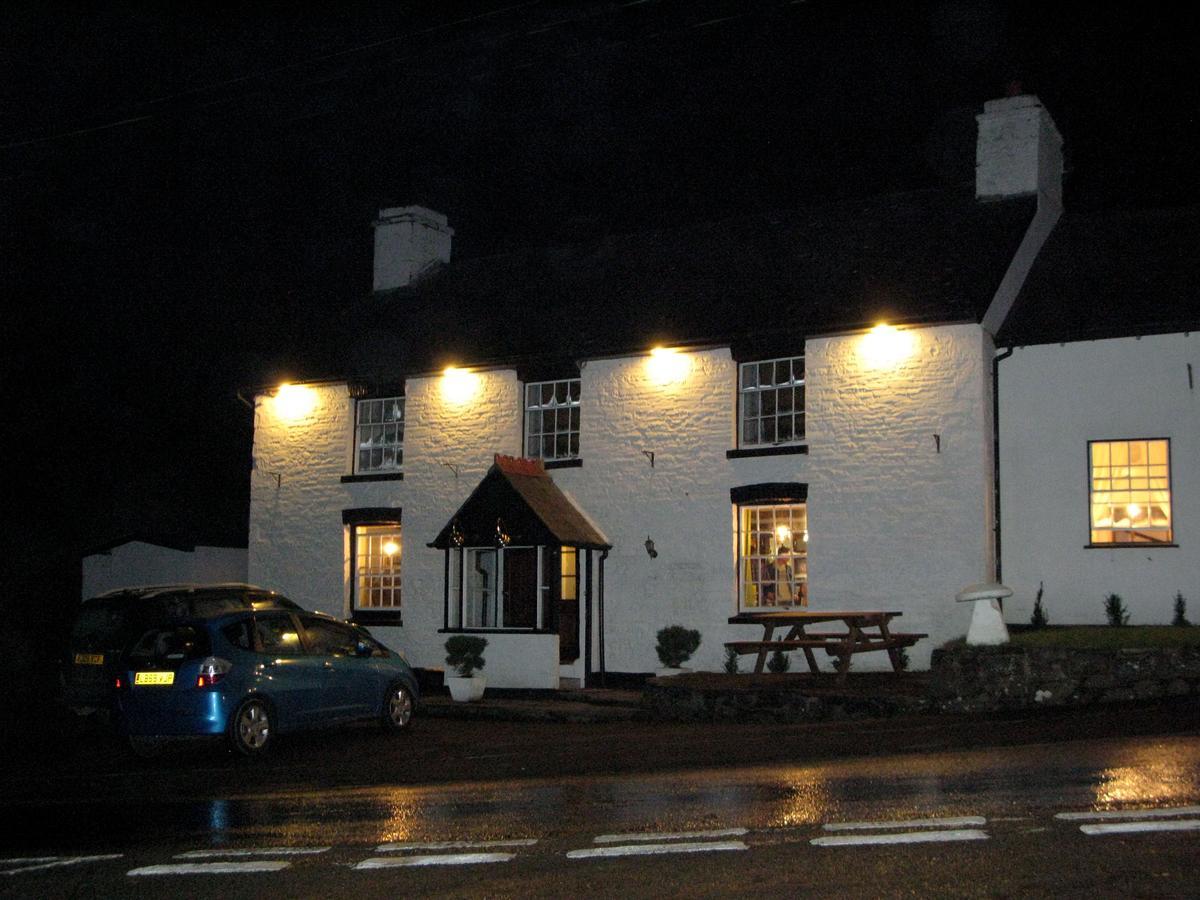 The Fforest Inn Llanfihangel-nant-Melan Exterior photo