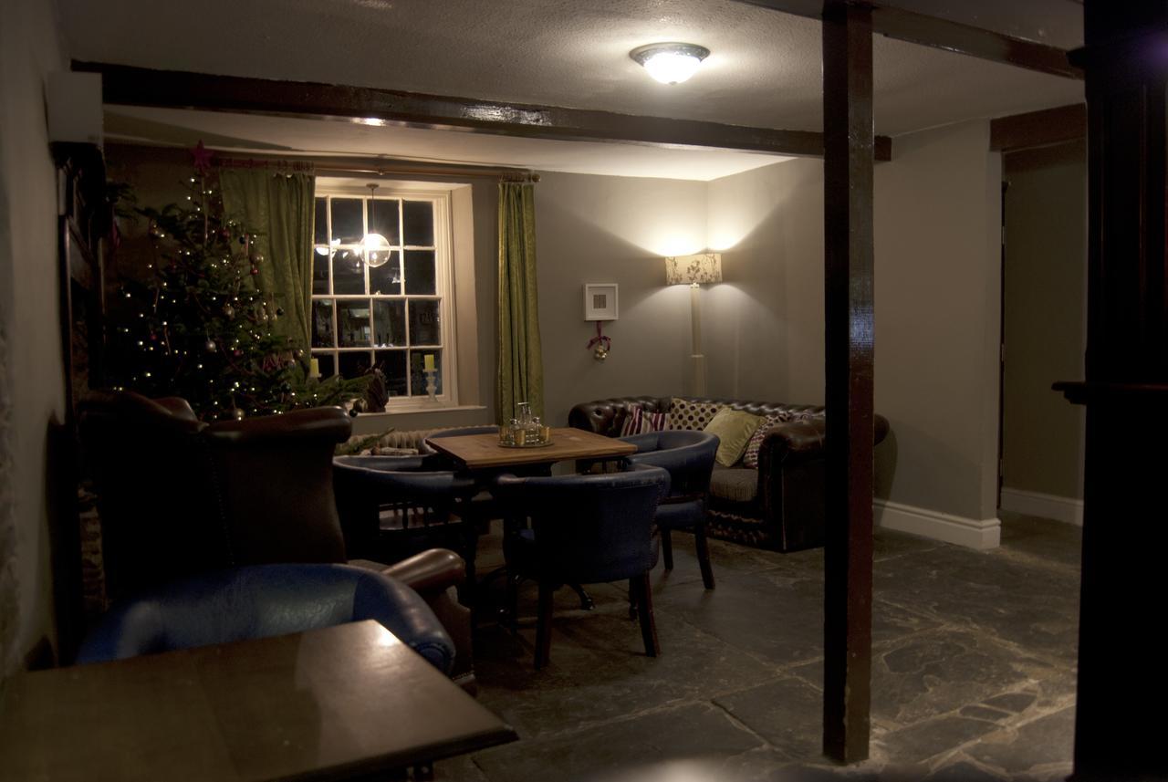 The Fforest Inn Llanfihangel-nant-Melan Exterior photo